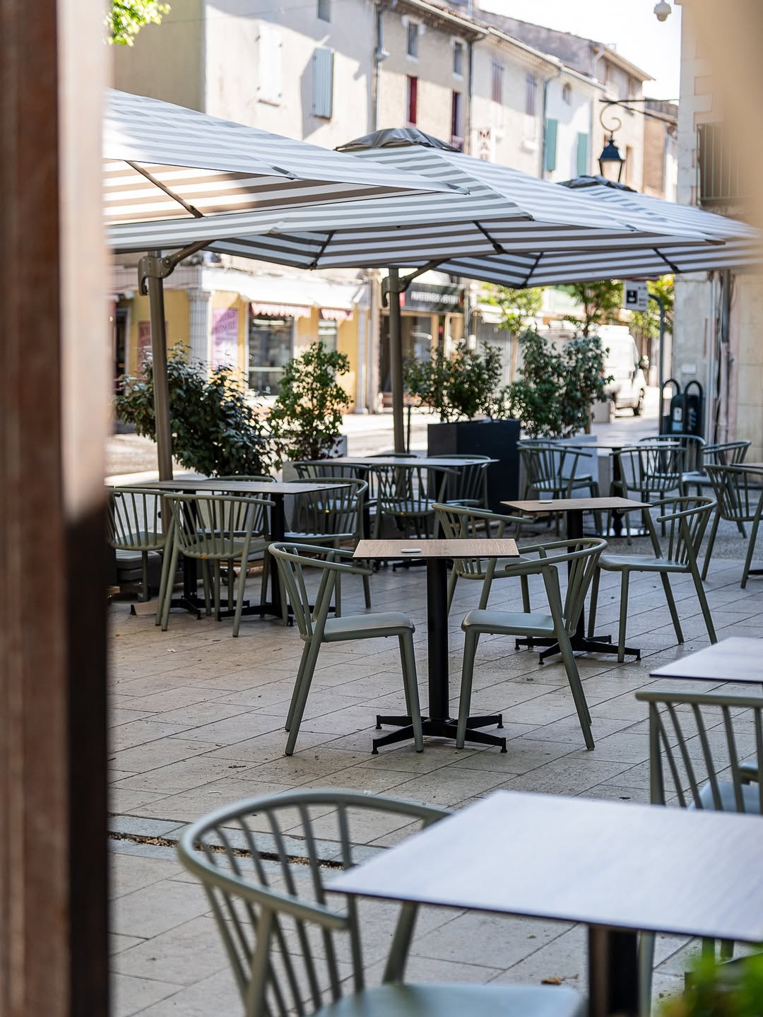 Terrasse avec parasols