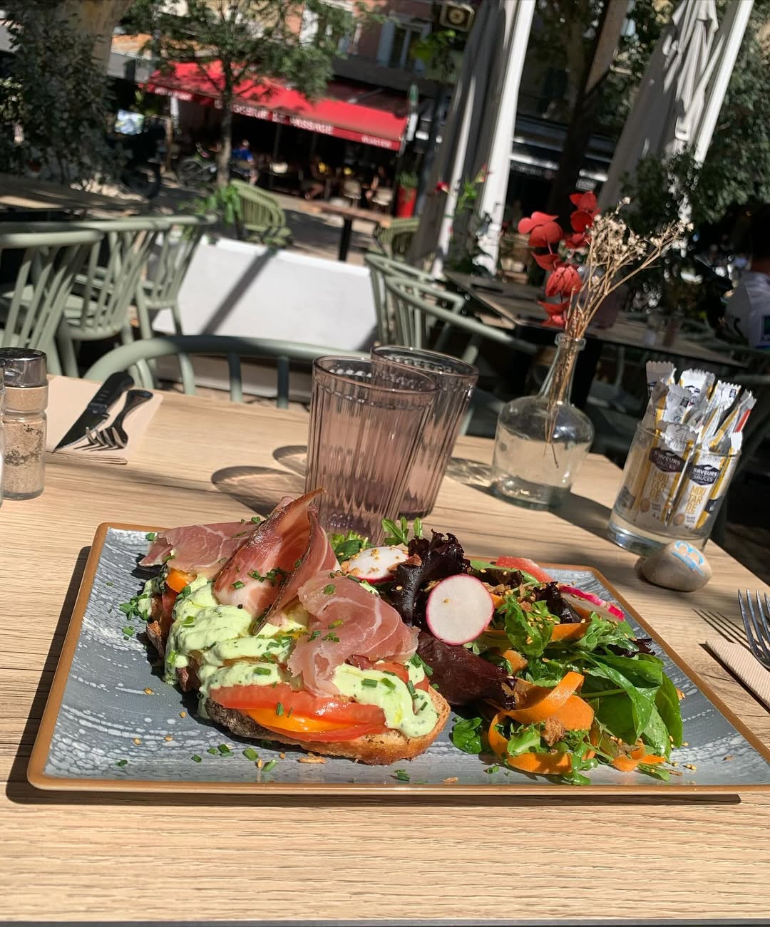 Salade fraîcheur en terrasse