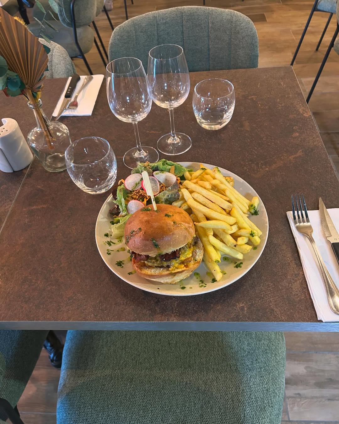 Burger maison et frites